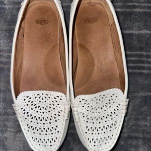UGG flats 8.5 (fit bigger)